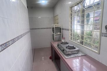 Bukit Puchong 2.5-Storey House for Rent 排屋出租 (部分家私)