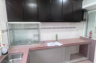 Bukit Puchong 2.5-Storey House for Rent 排屋出租 (部分家私)