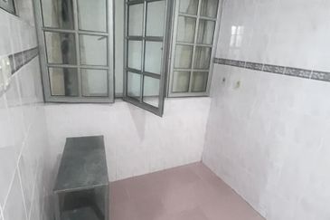 Bukit Puchong 2.5-Storey House for Rent 排屋出租 (部分家私)