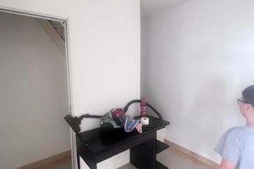 Bukit Puchong 2.5-Storey House for Rent 排屋出租 (部分家私)