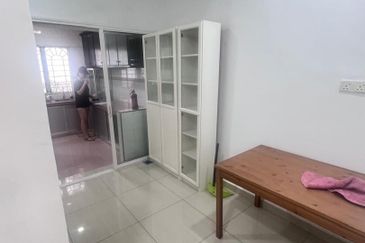 Bukit Puchong 2.5-Storey House for Rent 排屋出租 (部分家私)