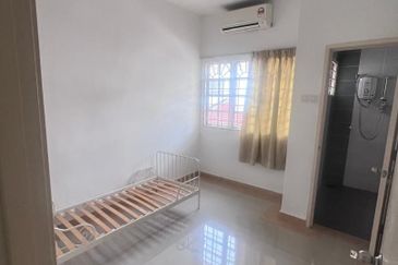 Bukit Puchong 2.5-Storey House for Rent 排屋出租 (部分家私)