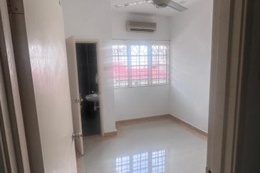 Bukit Puchong 2.5-Storey House for Rent 排屋出租 (部分家私)