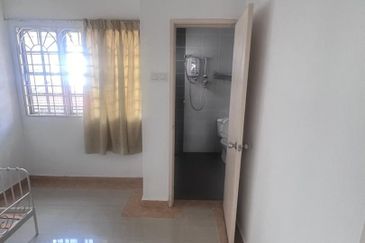 Bukit Puchong 2.5-Storey House for Rent 排屋出租 (部分家私)