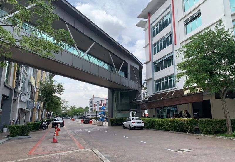 Seri Kembangan 地面商铺 + Mezzanine｜约 2,850 sqft 实用空间｜租金 RM7,700｜适合零售、办公室、工作室与服务型行业