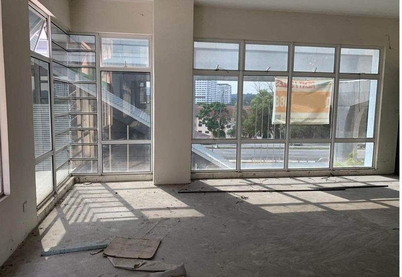Seri Kembangan 地面商铺 + Mezzanine｜约 2,850 sqft 实用空间｜租金 RM7,700｜适合零售、办公室、工作室与服务型行业