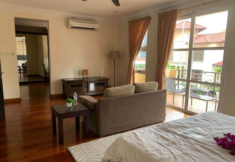 Kiara Peak (Puncak Kiara)