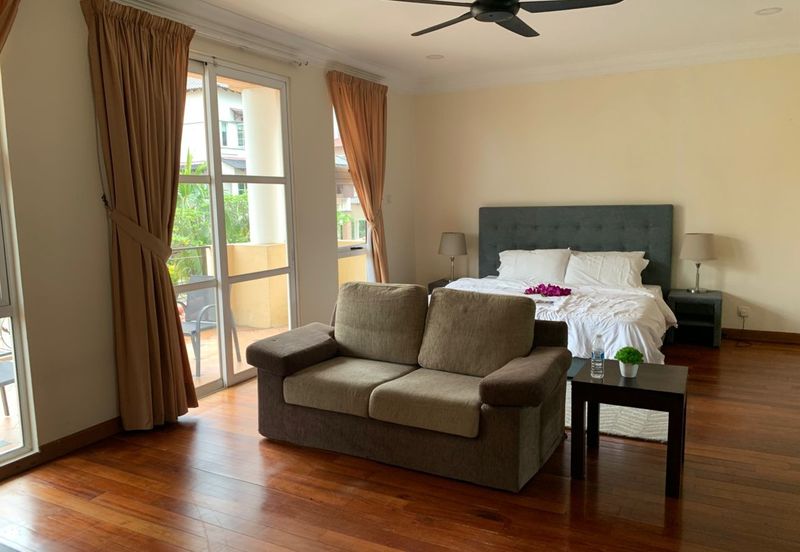 Kiara Peak (Puncak Kiara)