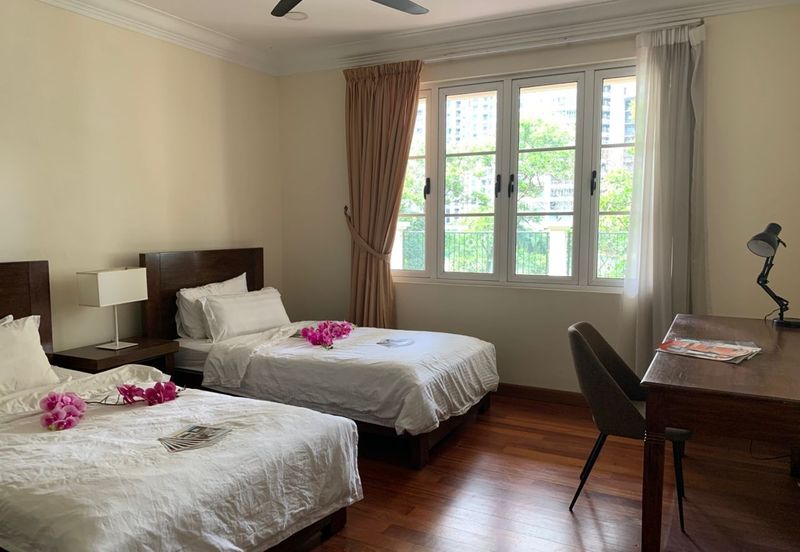 Kiara Peak (Puncak Kiara)