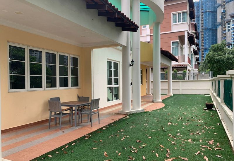 Kiara Peak (Puncak Kiara)