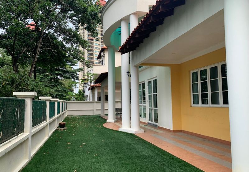 Kiara Peak (Puncak Kiara)