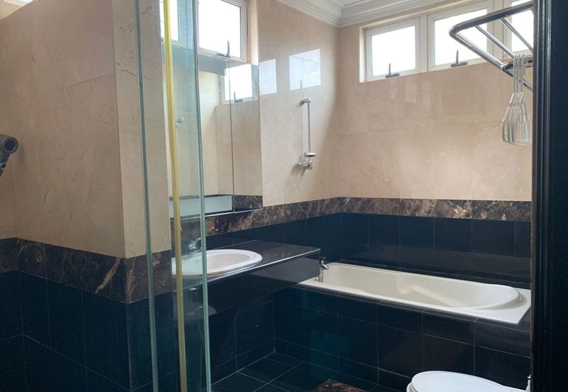 Kiara Peak (Puncak Kiara)