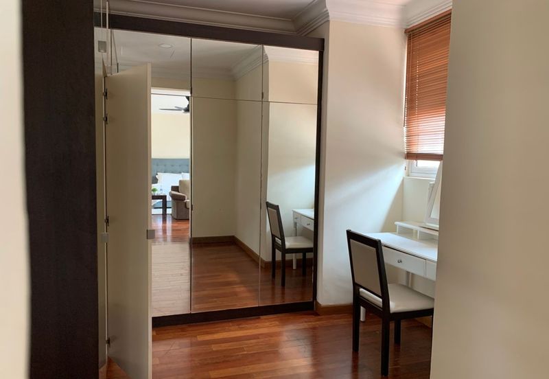 Kiara Peak (Puncak Kiara)