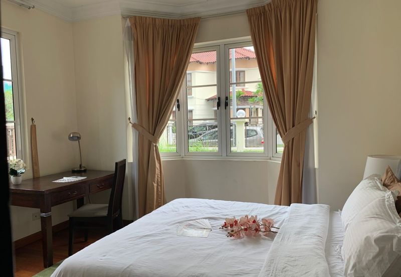 Kiara Peak (Puncak Kiara)