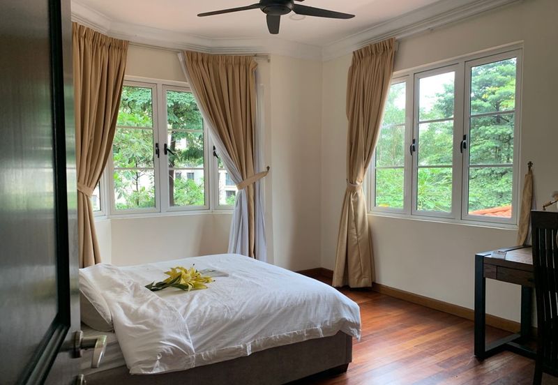 Kiara Peak (Puncak Kiara)