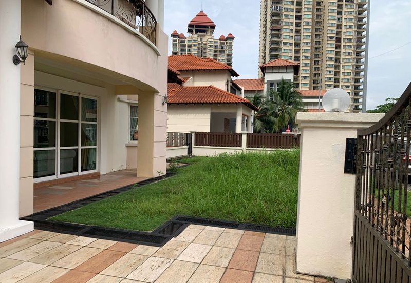 Kiara Peak (Puncak Kiara)