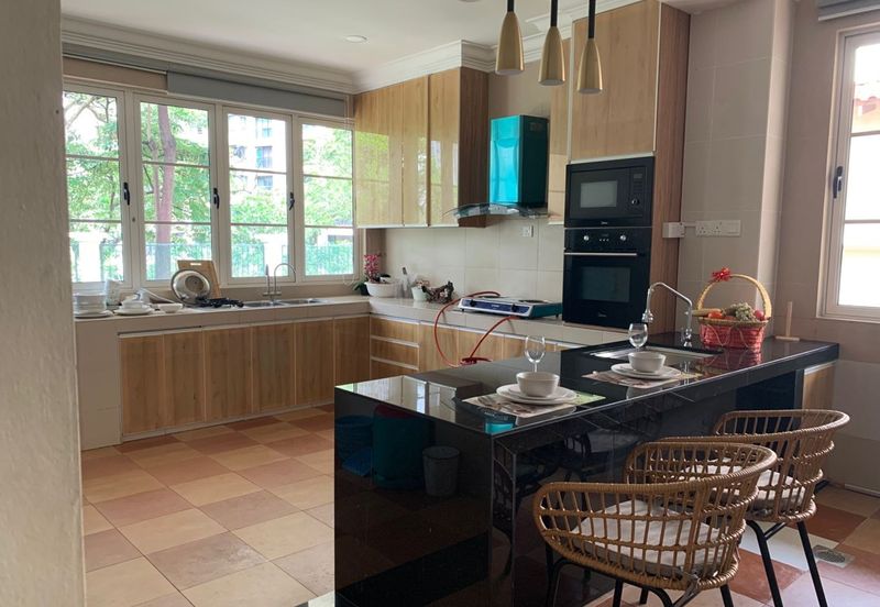 Kiara Peak (Puncak Kiara)