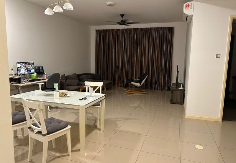 Summerglades, Perdana Lakeview West