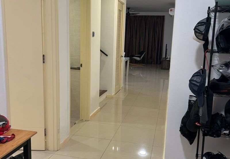 Summerglades, Perdana Lakeview West