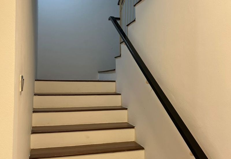 Summerglades, Perdana Lakeview West