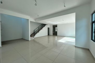 Sierra, Bukit Banyan