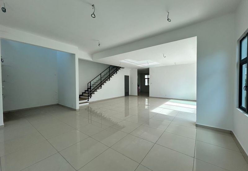 Sierra, Bukit Banyan