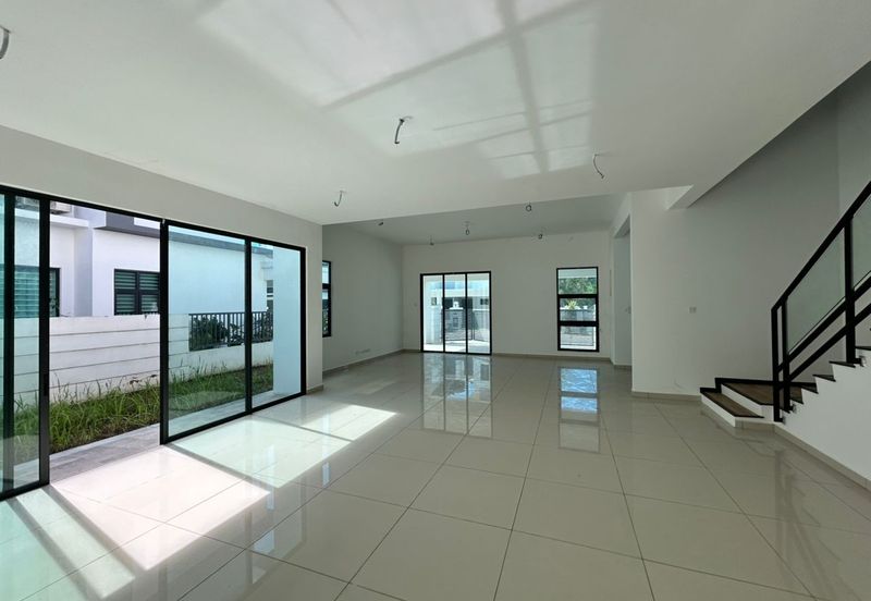 Sierra, Bukit Banyan