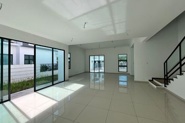 Sierra, Bukit Banyan