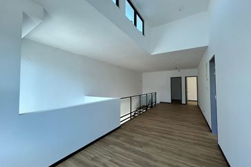 Sierra, Bukit Banyan