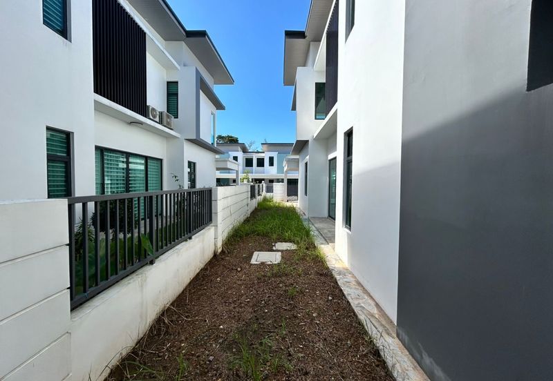 Sierra, Bukit Banyan