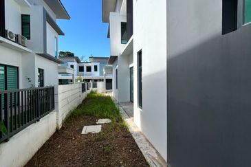 Sierra, Bukit Banyan