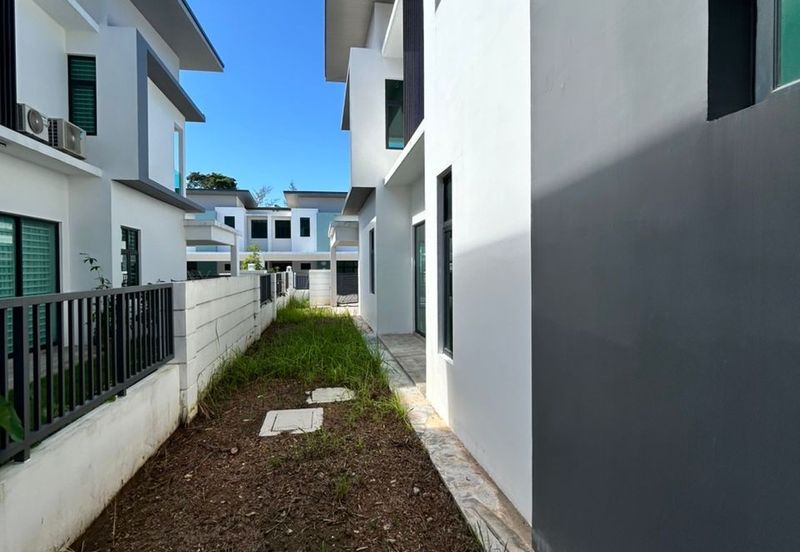 Sierra, Bukit Banyan