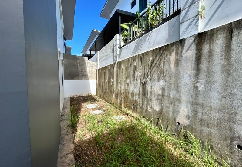 Sierra, Bukit Banyan