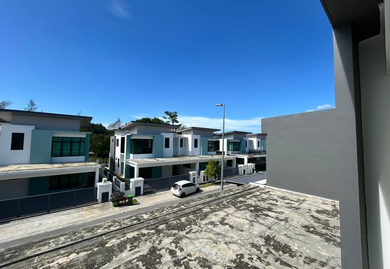 Sierra, Bukit Banyan