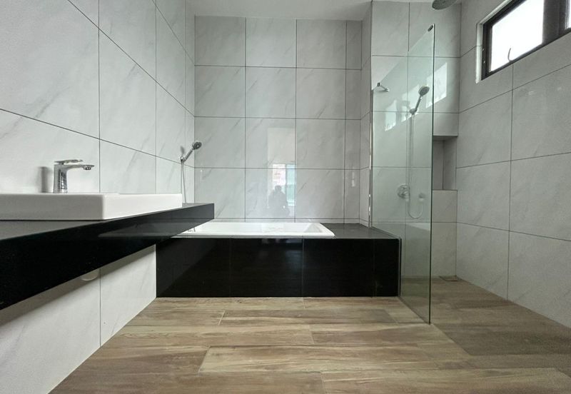 Sierra, Bukit Banyan