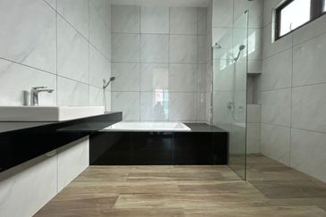 Sierra, Bukit Banyan