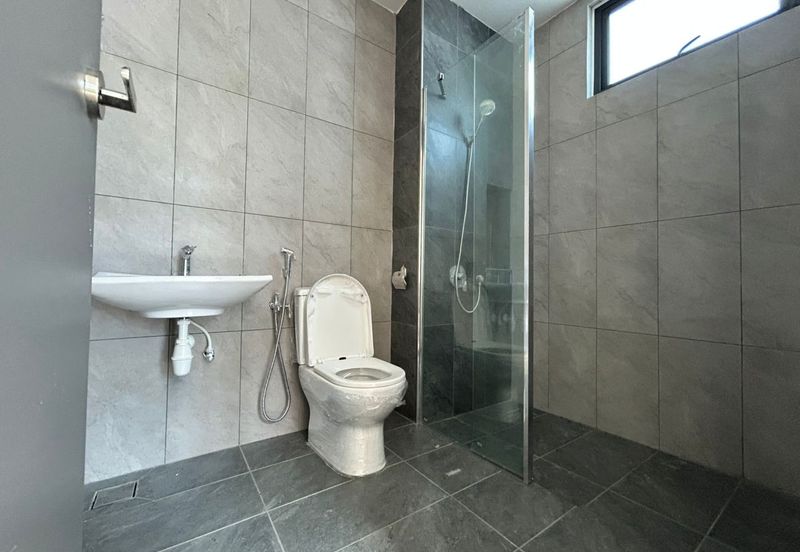 Sierra, Bukit Banyan