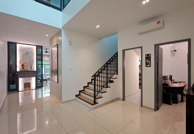 Sierra, Bukit Banyan