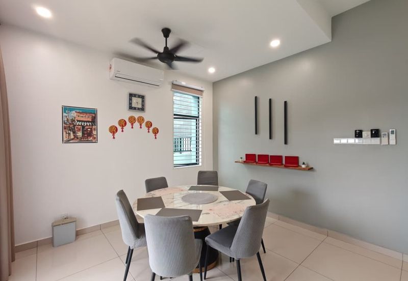 Sierra, Bukit Banyan