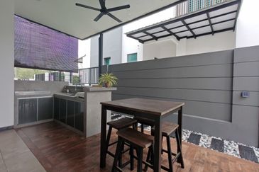 Sierra, Bukit Banyan