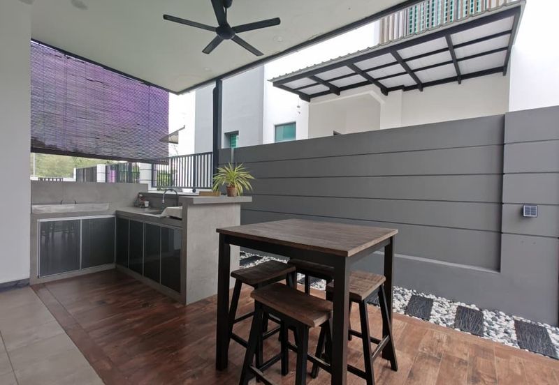 Sierra, Bukit Banyan