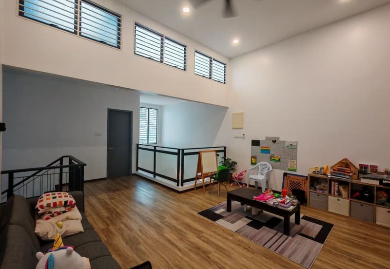 Sierra, Bukit Banyan