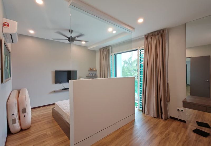 Sierra, Bukit Banyan