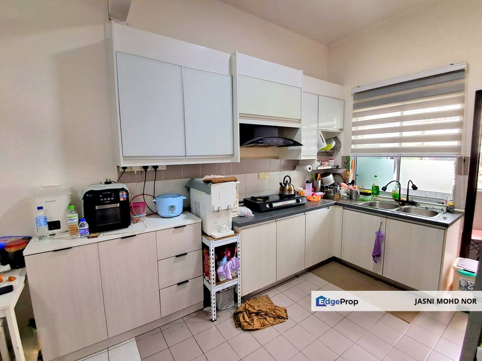 BERHAMPIRAN GUARDHOUSE Townhouse Jalan Tropika 2/1 Taman Tropika 2 Kajang, Selangor, Kajang