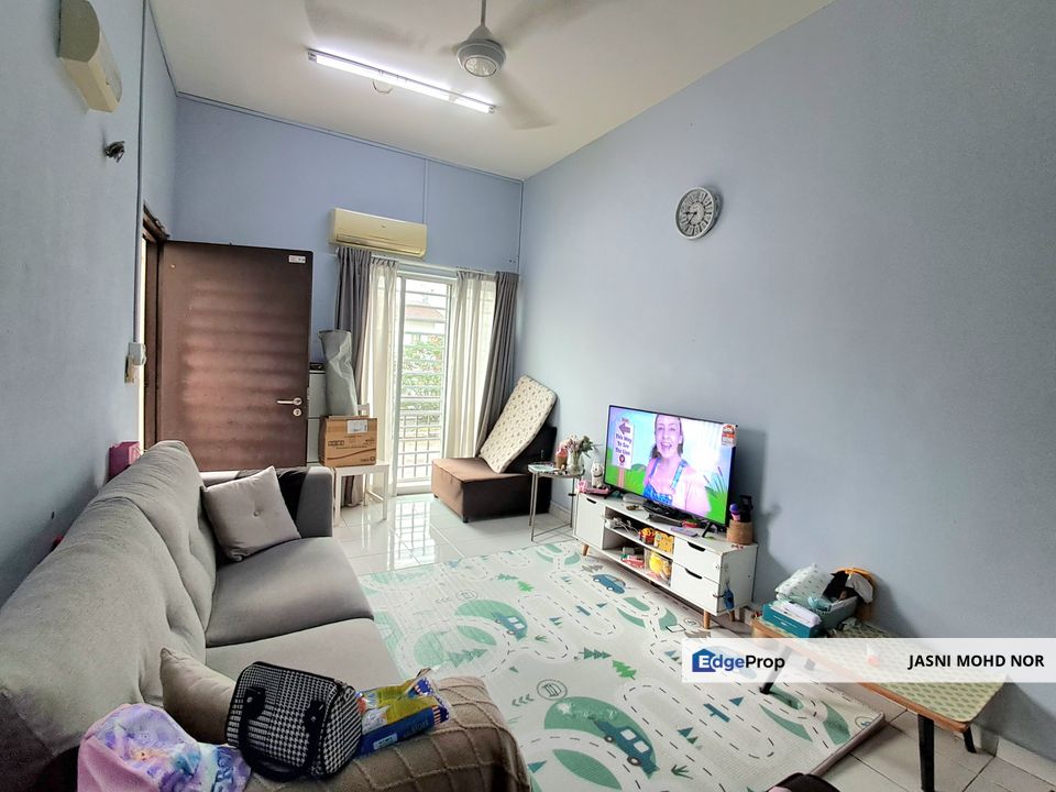 BERHAMPIRAN GUARDHOUSE Townhouse Jalan Tropika 2/1 Taman Tropika 2 Kajang, Selangor, Kajang