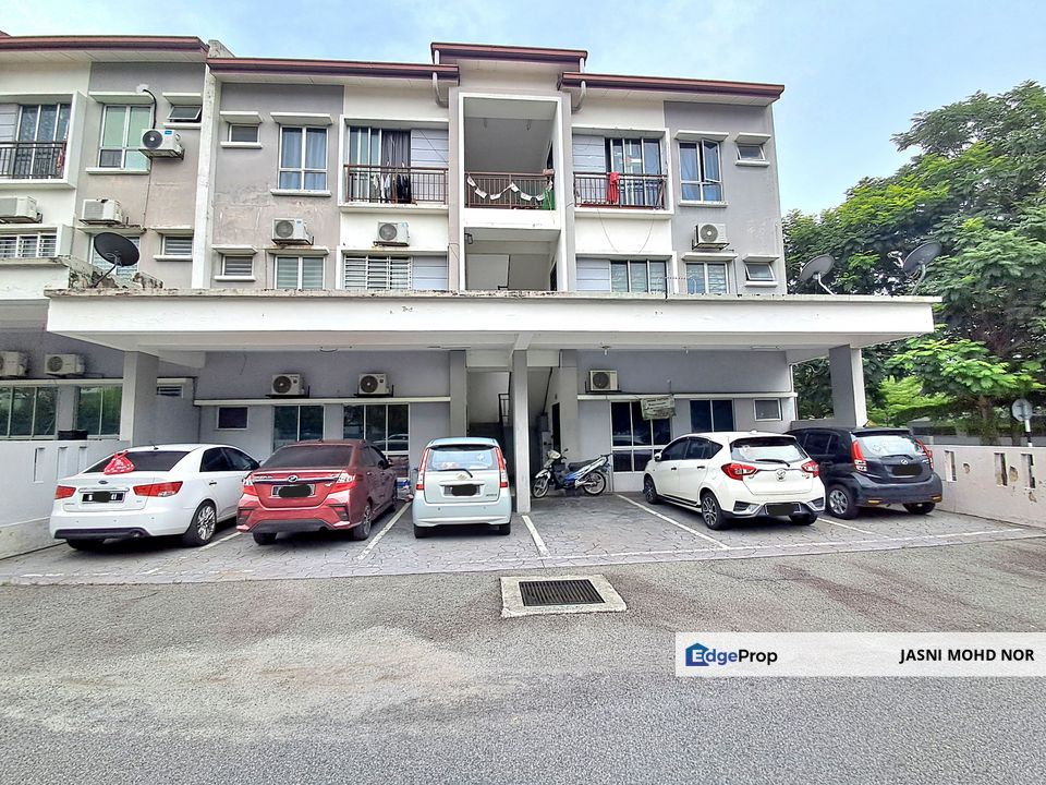 BERHAMPIRAN GUARDHOUSE Townhouse Jalan Tropika 2/1 Taman Tropika 2 Kajang, Selangor, Kajang