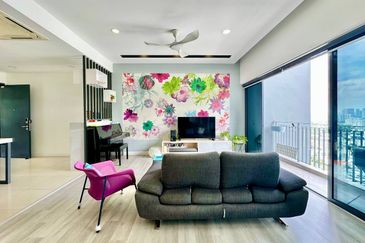 UPPERVILLE @ 16 Quartz Melawati