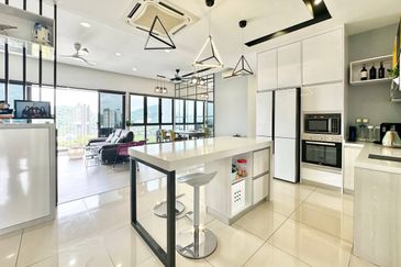 UPPERVILLE @ 16 Quartz Melawati