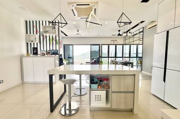 UPPERVILLE @ 16 Quartz Melawati