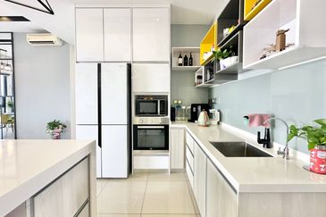 UPPERVILLE @ 16 Quartz Melawati